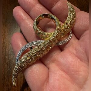 Avon vintage silver & gold toned brooch, EUC. 3 1/2” wide, 1 1/2” tall.